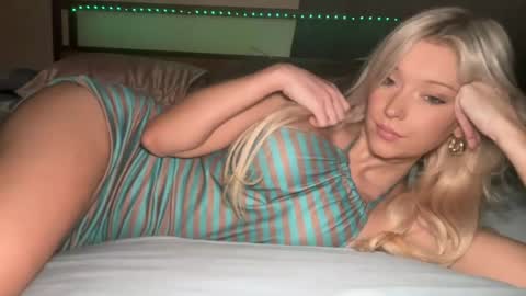 Victoriarrose online show from July 7, 2026, 9:41 pm