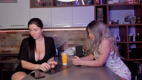 Snapshot of victorias_world chatting on December 2, 2025, 1:05 pm Viktoria online show from December 2, 2025, 1:05 pm