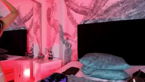 victoriasanz_ online show from December 19, 2025, 6:09 am