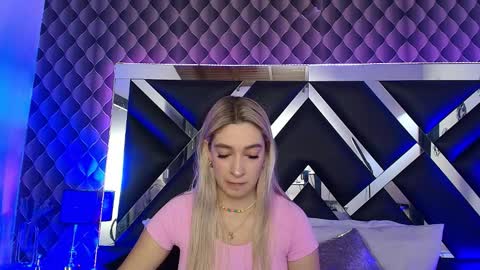 Snapshot of victtoria_lee chatting on November 5, 2025, 7:25 pm victtoria lee online show from November 5, 2025, 7:25 pm