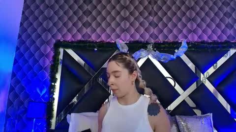 Snapshot of victtoria_lee chatting on December 18, 2025, 7:09 pm victtoria lee online show from December 18, 2025, 7:09 pm