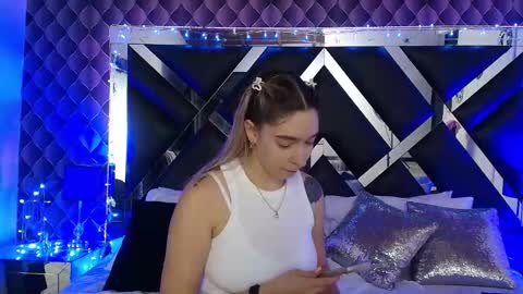 Snapshot of victtoria_lee chatting on January 5, 2026, 8:01 pm victtoria lee online show from January 5, 2026, 8:01 pm