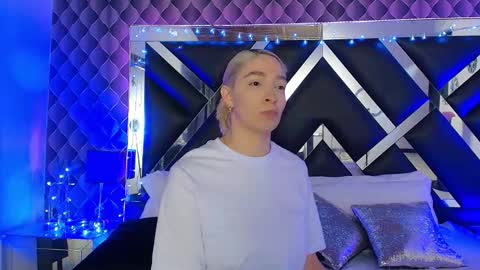 Snapshot of victtoria_lee chatting on February 23, 2026, 7:33 pm victtoria lee online show from February 23, 2026, 7:33 pm