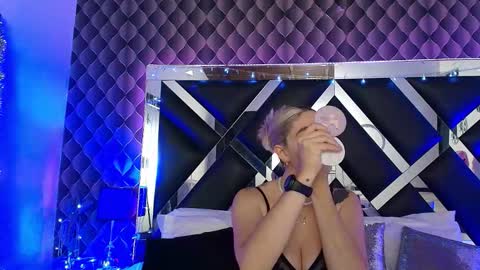 Snapshot of victtoria_lee chatting on March 2, 2026, 8:04 pm victtoria lee online show from March 2, 2026, 8:04 pm