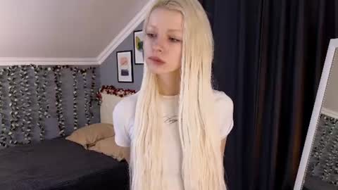 Snapshot of vienna_gones chatting on June 28, 2026, 12:11 pm Eva online show from June 28, 2026, 12:11 pm
