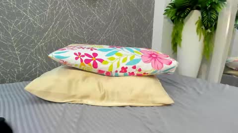 viictoriiasaenz online show from May 15, 2026, 7:26 am