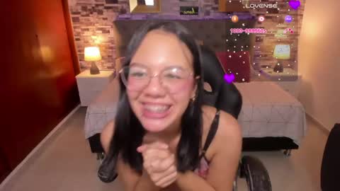 Snapshot of viiolet__moon chatting on May 22, 2026, 4:56 pm Violet online show from May 22, 2026, 4:56 pm