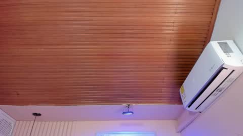 Viiolett online show from October 16, 2025, 8:32 pm