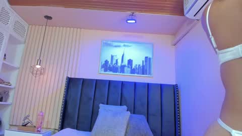 Viiolett online show from November 9, 2025, 9:57 pm