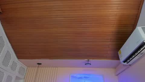 Viiolett online show from November 12, 2025, 7:57 pm