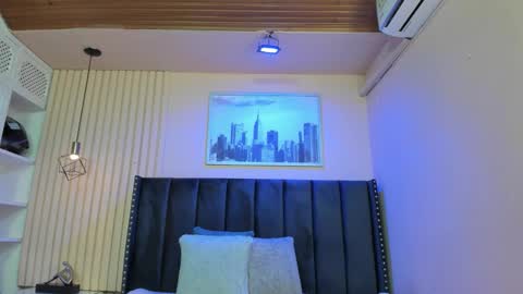 Viiolett online show from February 24, 2026, 7:34 pm