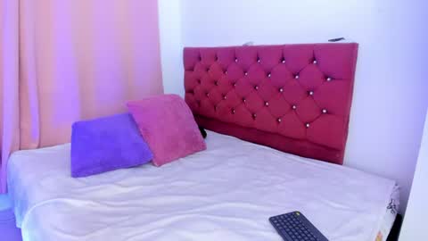 Snapshot of viiolett_lee_ chatting on July 12, 2026, 10:45 pm Violet online show from July 12, 2026, 10:45 pm