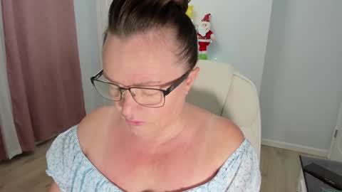 Snapshot of vika7333 chatting on December 4, 2024, 12:14 pm Ukrainian-woman online show from December 4, 2024, 12:14 pm