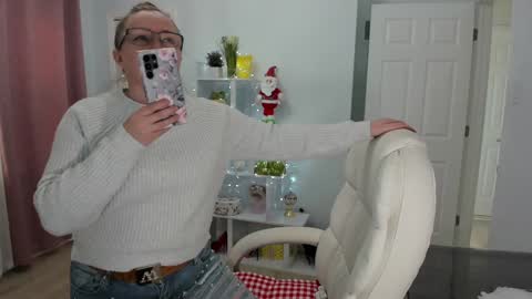 Snapshot of vika7333 chatting on December 8, 2024, 3:24 pm Ukrainian-woman online show from December 8, 2024, 3:24 pm