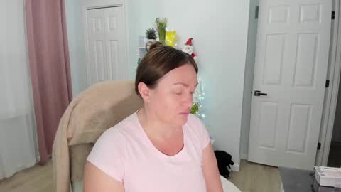 Snapshot of vika7333 chatting on December 10, 2024, 12:49 pm Ukrainian-woman online show from December 10, 2024, 12:49 pm