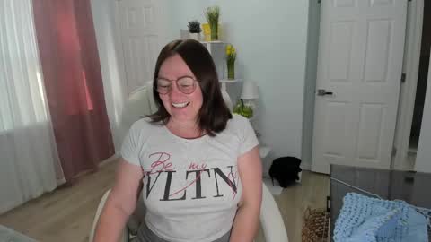 Snapshot of vika7333 chatting on February 10, 2025, 2:37 pm Ukrainian-woman online show from February 10, 2025, 2:37 pm