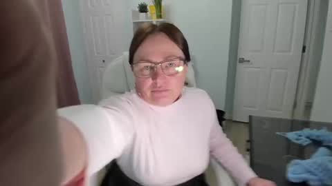 Snapshot of vika7333 chatting on February 12, 2025, 5:26 pm Ukrainian-woman online show from February 12, 2025, 5:26 pm