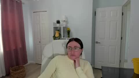 Snapshot of vika7333 chatting on February 18, 2025, 6:37 pm Ukrainian-woman online show from February 18, 2025, 6:37 pm