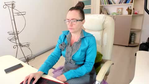 Snapshot of vika7333 chatting on November 13, 2025, 8:02 am Ukrainian-woman online show from November 13, 2025, 8:02 am