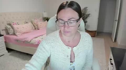 Snapshot of vika7333 chatting on June 18, 2026, 10:30 am Ukrainian-woman online show from June 18, 2026, 10:30 am