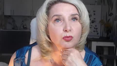 Snapshot of vikaohair chatting on April 15, 2026, 8:10 am Vikaohair online show from April 15, 2026, 8:10 am