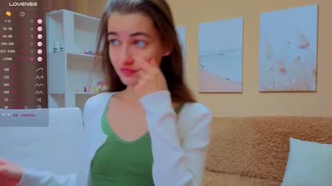 Snapshot of vikiberry chatting on October 3, 2025, 10:01 am vikiberry online show from October 3, 2025, 10:01 am