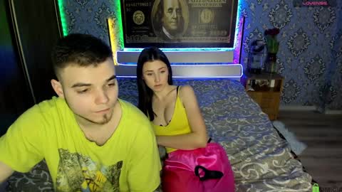 Snapshot of vikki_and_george chatting on February 3, 2025, 6:39 pm vikki and george online show from February 3, 2025, 6:39 pm