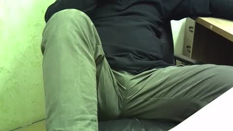 viknik16cm online show from November 10, 2025, 5:17 am