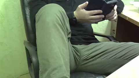 viknik16cm online show from December 2, 2025, 4:40 am