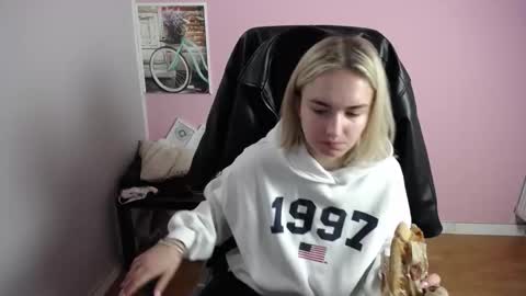 viktoria_lovely online show from March 17, 2026, 7:33 am