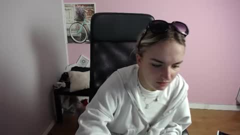 viktoria_lovely online show from July 21, 2026, 7:00 am