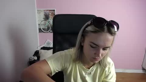 viktoria_lovely online show from July 22, 2026, 8:06 am