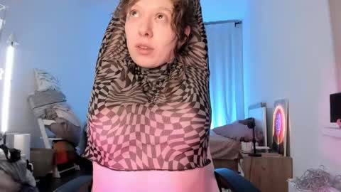 Snapshot of viktoria_sullivans chatting on November 18, 2025, 5:45 am Vikky online show from November 18, 2025, 5:45 am