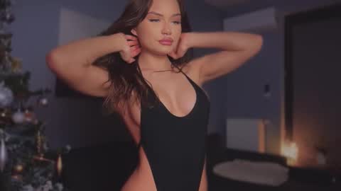 Viktoria www online show from December 19, 2025, 5:09 pm