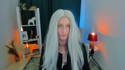 Snapshot of viktoriaclarrk chatting on December 2, 2025, 11:04 am Viktoria online show from December 2, 2025, 11:04 am