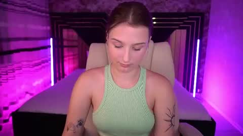 Snapshot of vikviklove chatting on June 25, 2026, 7:40 pm VikVikLove online show from June 25, 2026, 7:40 pm