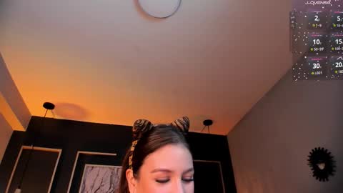 Snapshot of vikypetiteee chatting on October 15, 2025, 9:48 pm Victoria online show from October 15, 2025, 9:48 pm