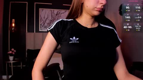 Snapshot of vikypetiteee chatting on November 11, 2025, 9:48 pm Victoria online show from November 11, 2025, 9:48 pm