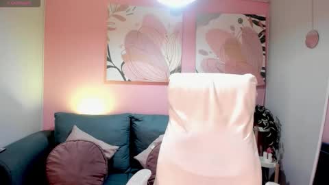 Snapshot of vikypetiteee chatting on November 13, 2025, 5:45 pm Victoria online show from November 13, 2025, 5:45 pm