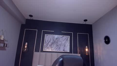 Snapshot of vikypetiteee chatting on December 2, 2025, 9:43 pm Victoria online show from December 2, 2025, 9:43 pm