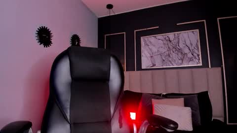 Snapshot of vikypetiteee chatting on December 13, 2025, 11:21 pm Victoria online show from December 13, 2025, 11:21 pm