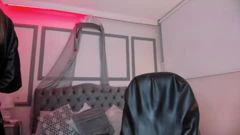 Victoria online show from April 14, 2026, 4:07 am