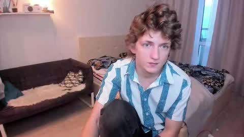 Dimoooooon online show from November 15, 2025, 7:49 am