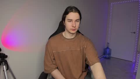 Snapshot of vincent__strong chatting on December 19, 2024, 8:23 am Vincent Strong online show from December 19, 2024, 8:23 am