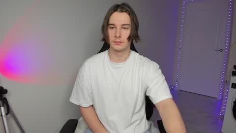 Snapshot of vincent__strong chatting on December 21, 2024, 3:25 am Vincent Strong online show from December 21, 2024, 3:25 am