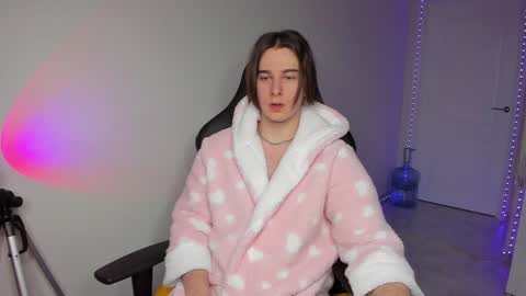 Snapshot of vincent__strong chatting on January 3, 2025, 7:27 am Vincent Strong online show from January 3, 2025, 7:27 am