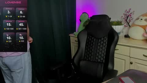 Snapshot of vincent__strong chatting on September 21, 2025, 8:16 am Vincent Strong online show from September 21, 2025, 8:16 am