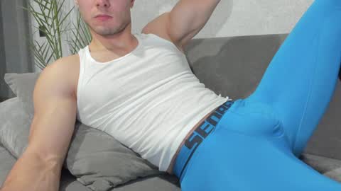 Snapshot of vincent_o chatting on December 20, 2024, 3:31 pm Vincent. uncut 18cm online show from December 20, 2024, 3:31 pm