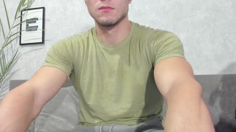 Snapshot of vincent_o chatting on December 23, 2024, 8:14 pm Vincent. uncut 18cm online show from December 23, 2024, 8:14 pm