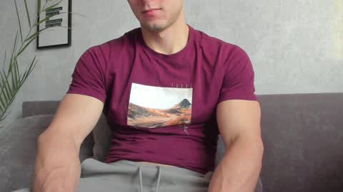 Snapshot of vincent_o chatting on January 1, 2025, 1:27 pm Vincent. uncut 18cm online show from January 1, 2025, 1:27 pm